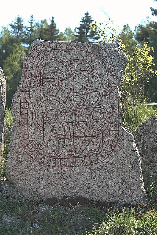 Runes written on runsten, rödaktig granit. Date: V